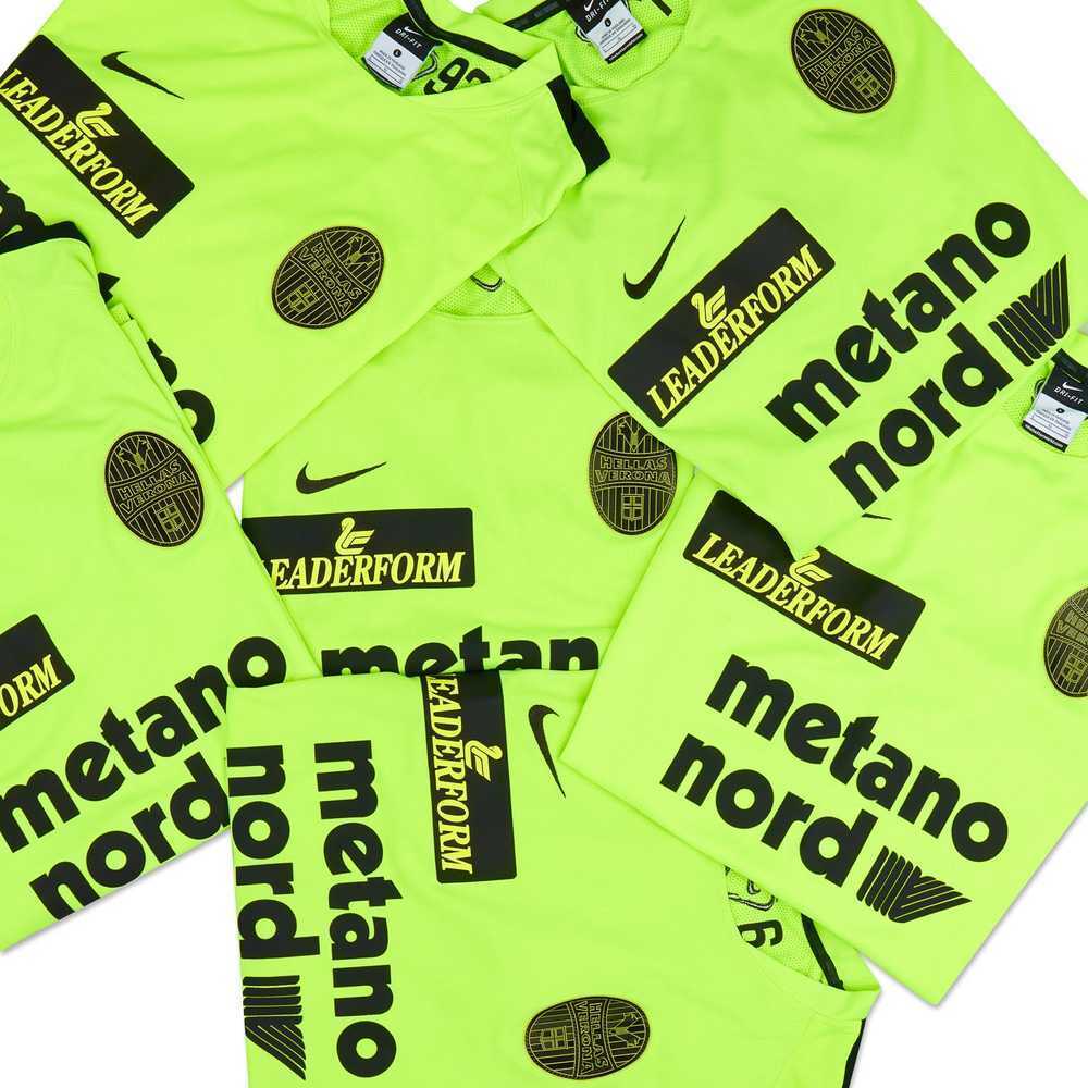 2015-16 Hellas Verona Player Issue Nike Training Shirt # (Good)